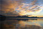 Sonnenuntergang am Chiemsee mit Blick auf die Chiemgauer Alpen